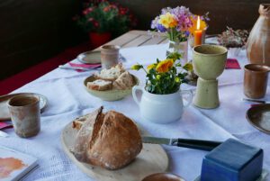 Gründonnerstag - eine Tischgemeinschaft. Foto: Eva Böhme 