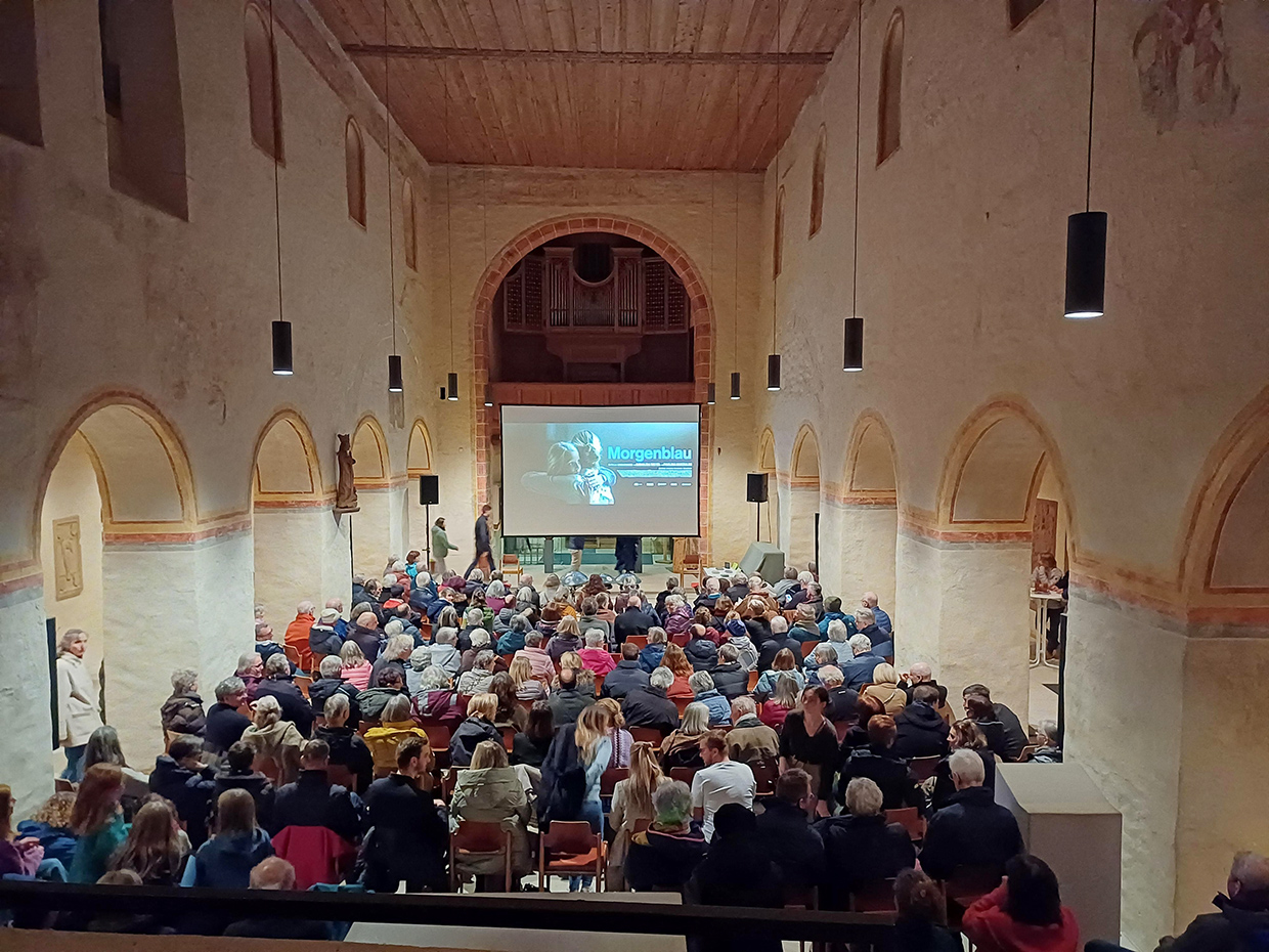 Aufführung Film "Morgenblau" in St. Cyriak